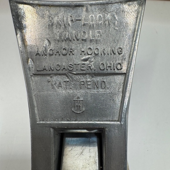 Anchor Hocking Grip-Lock Serving Handle. Vintage Kitchen Gadget. - Picture 6 of 7